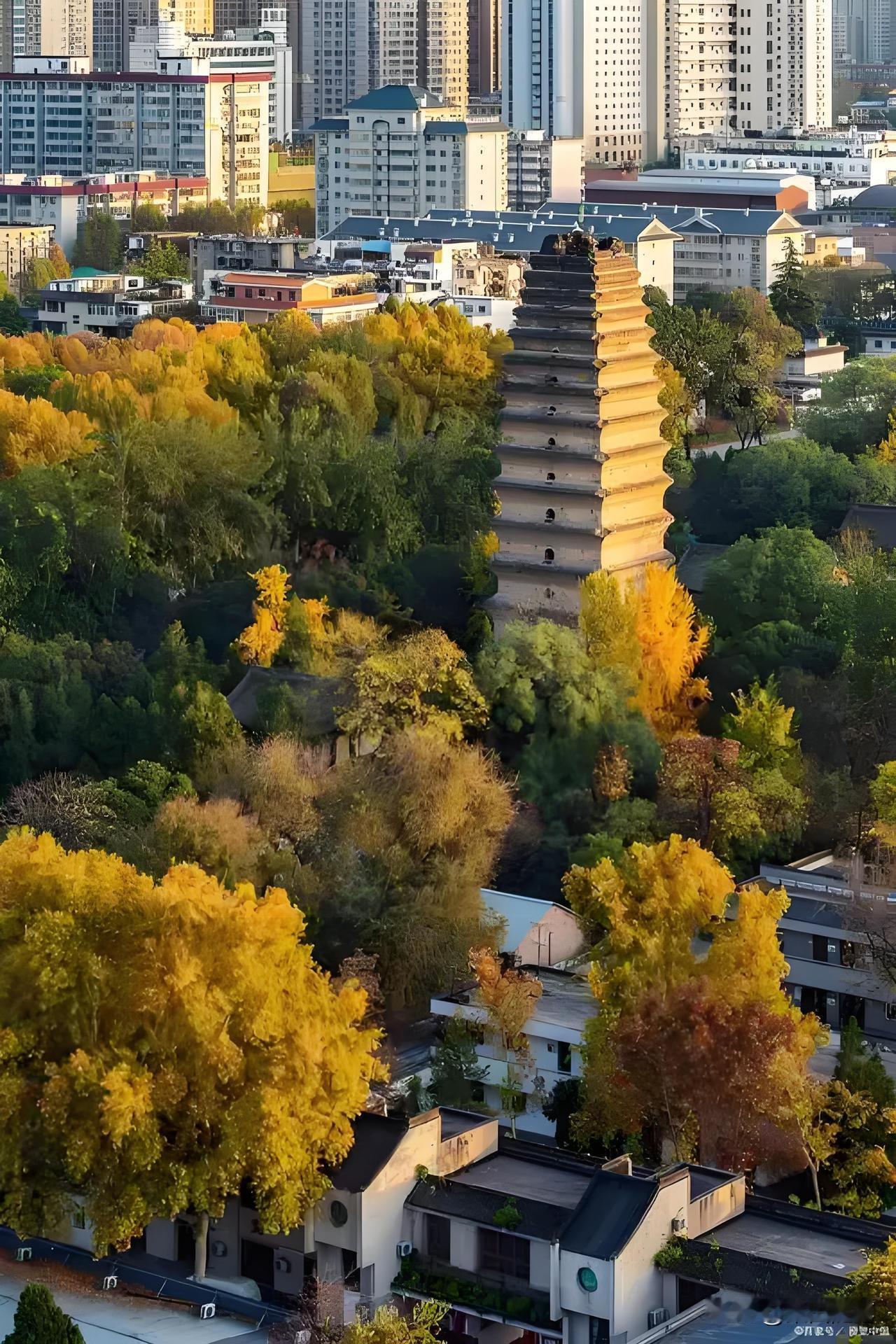 你若想得到贵人的帮助，你要先成为值得帮的人，贵人才会如约而至。与其苦苦寻找贵