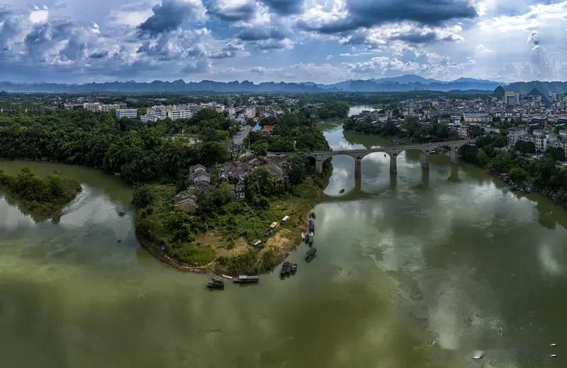 在广西，能不能听懂粤语得看具体地方。就像在广东，汕头、梅州很多人也听不懂粤语。在