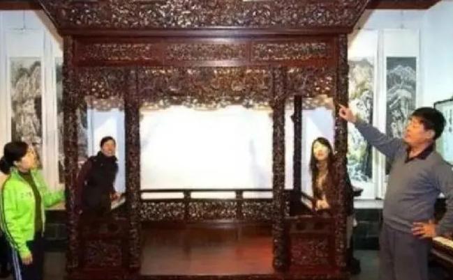 “让国家给我5个亿，我就上交！”2007年，福建一男子花了2亿元珍藏了一张皇帝所