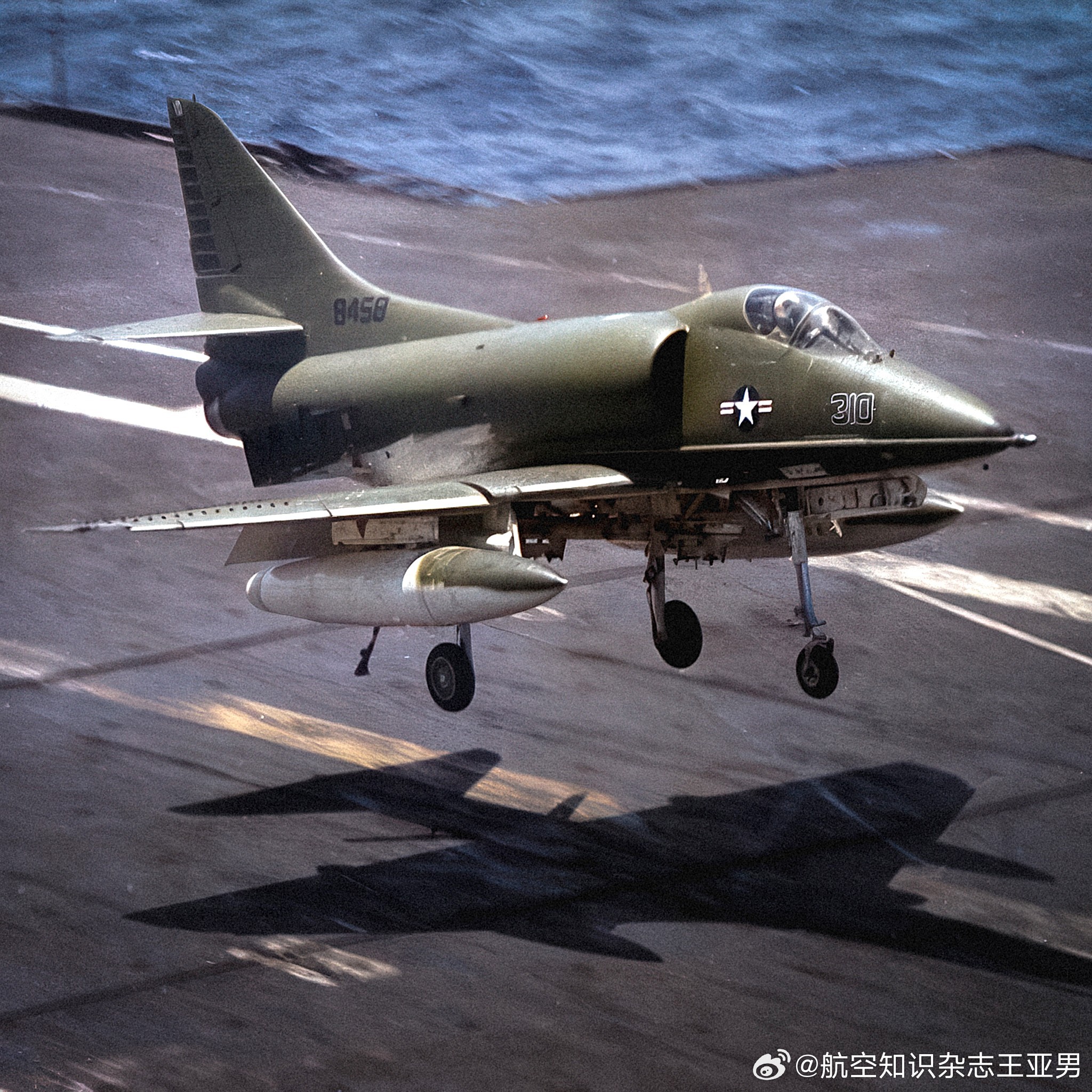 美国海军VA-113“毒刺”（Stingers）攻击机中队一架道格拉斯A-4C“