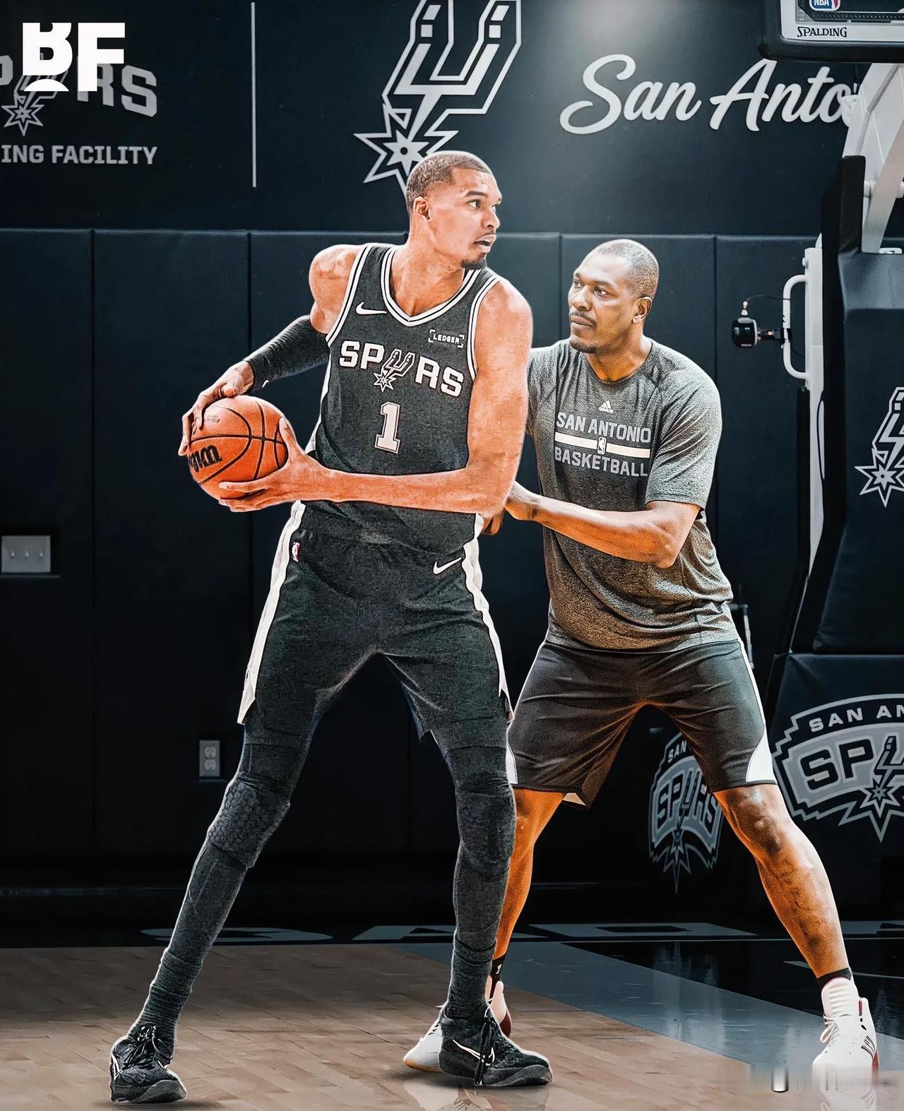 一周十万美金学费！文班亚马重金拜师奥拉朱旺打磨内线技术美媒Basketbal