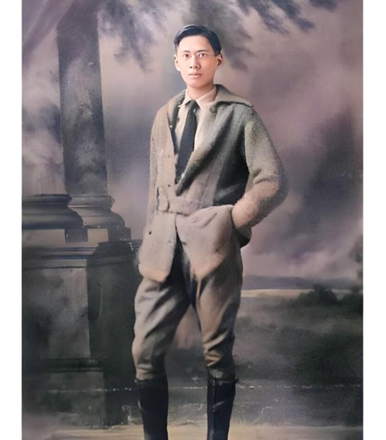 这才是1917年23岁宋子文在哥伦比亚大学留学时的真实样貌，都看看吧！这可不是演