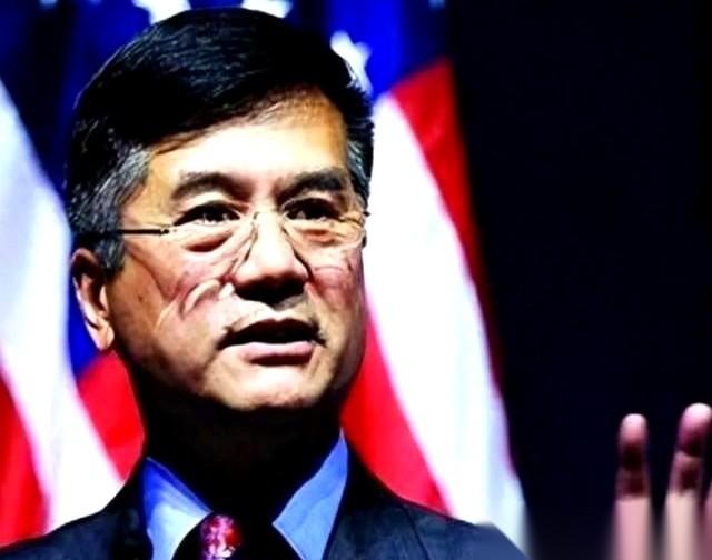 我算是看明白了，这世界上最赚钱的生意，原来是当“前任”。尤其是当“美国前驻华大