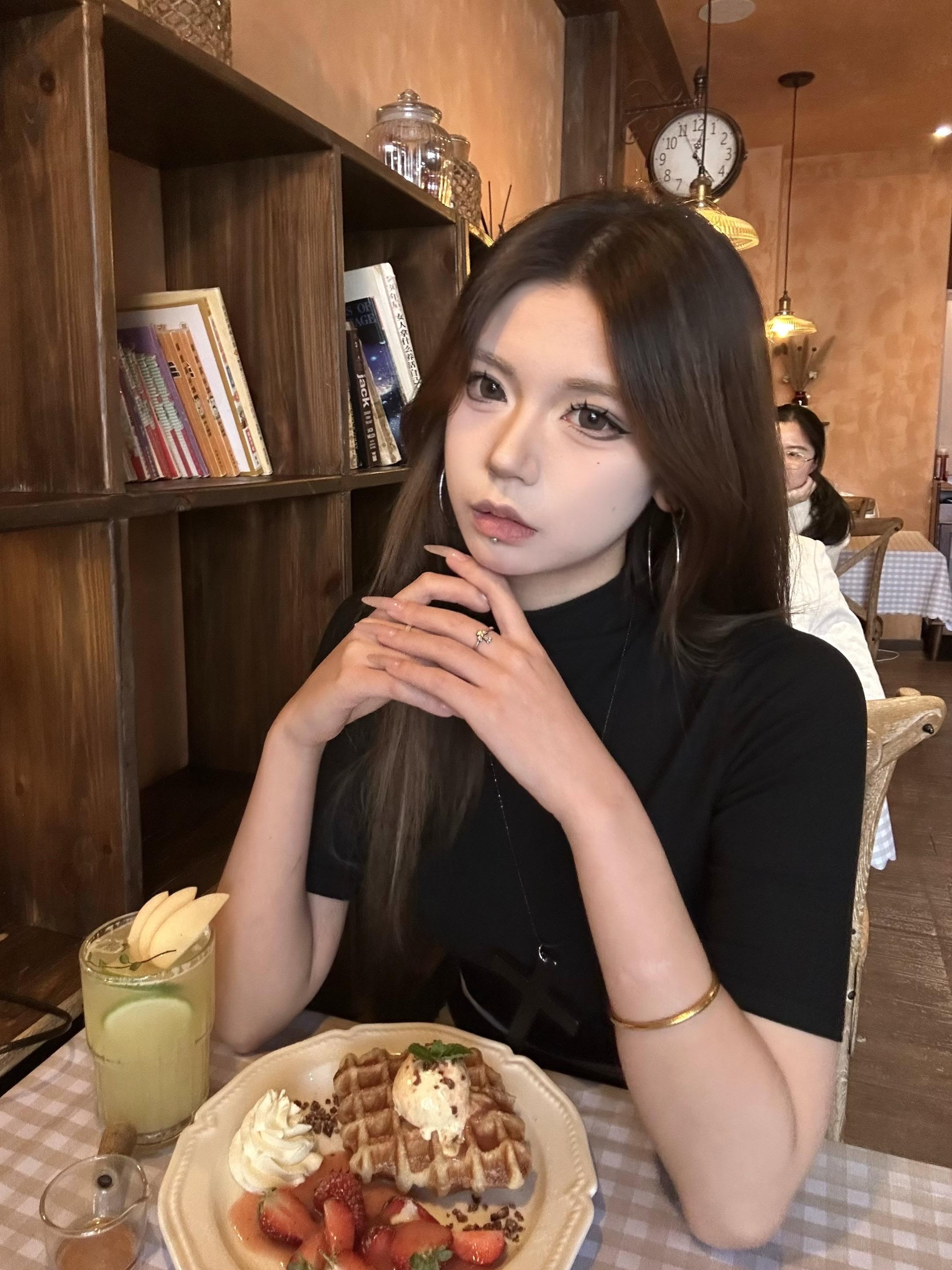 ₍^˶⦁༝⦁˶^₎◞ ̑̑。