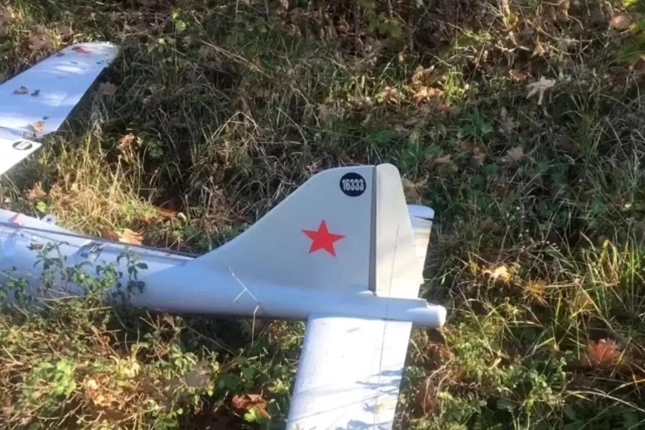 据报道，一架带有红星的无人机在土耳其乡村坠毁土耳其科贾埃利省行政中心伊兹米特市