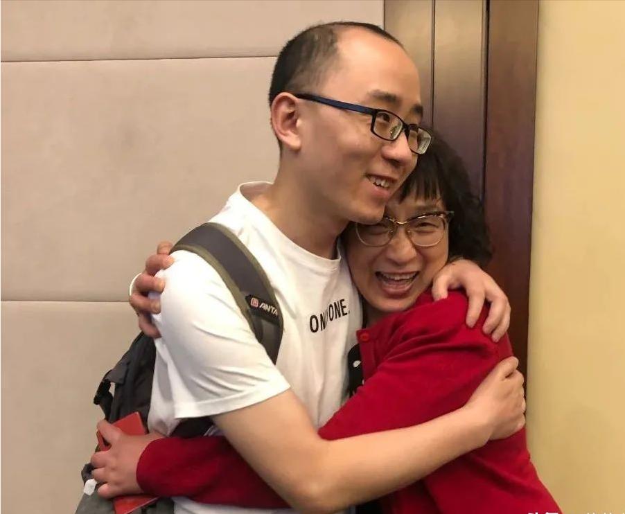 陕西一女子1988年丢了儿子，为了找娃，她跟丈夫离了婚。32年后，她终于