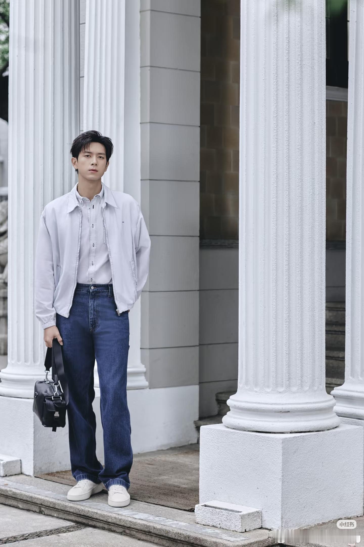 prada代言人李现lx李现卡地亚品牌大使prada的顶级门面担当，prad