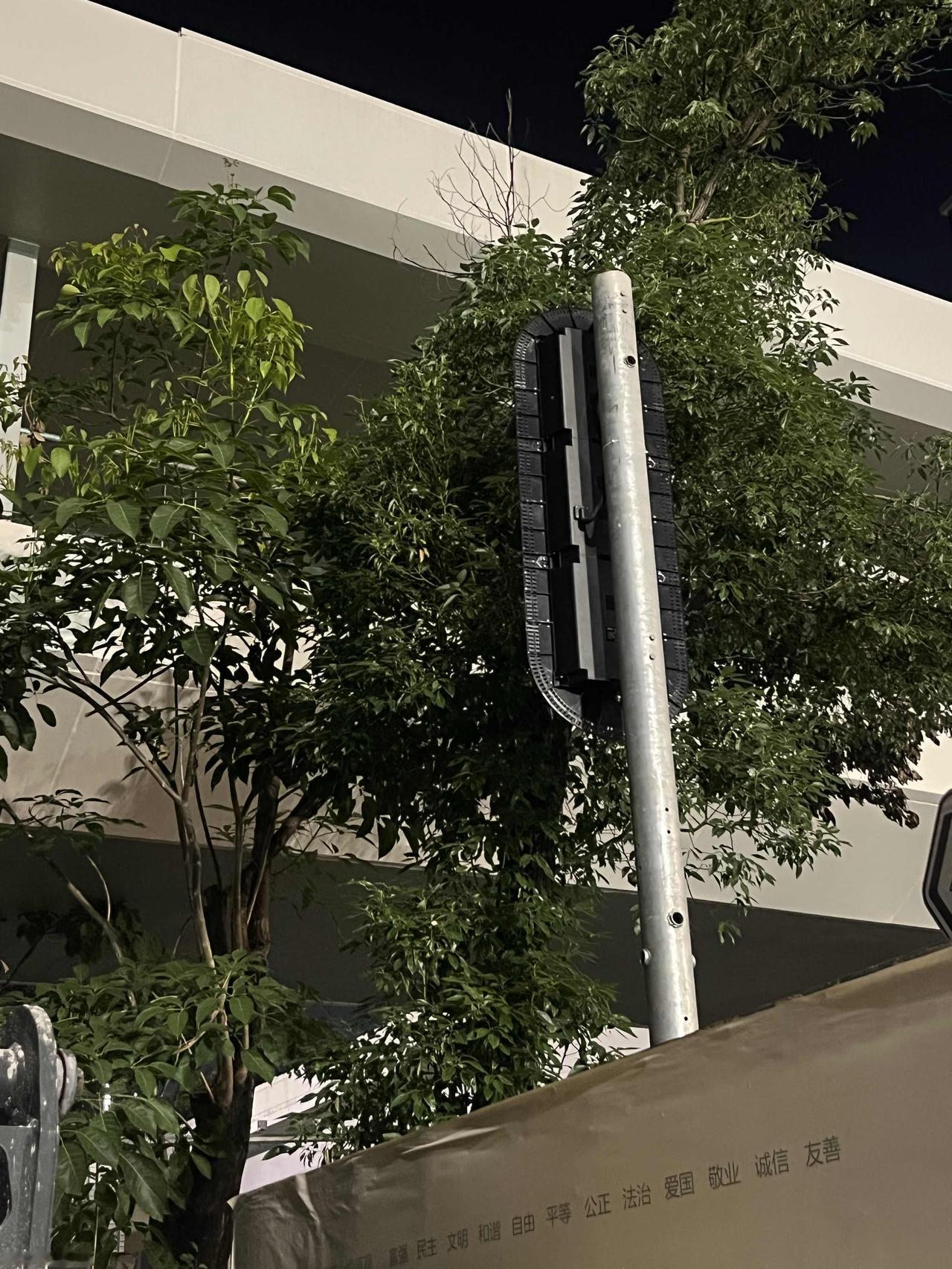 这个红绿灯有点意思[呲牙笑][呲牙笑]
