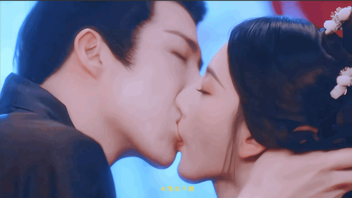 《折腰》的吻戏被吐槽尺度太大！“不美观，没必要这么多角度”近几年尺度最大