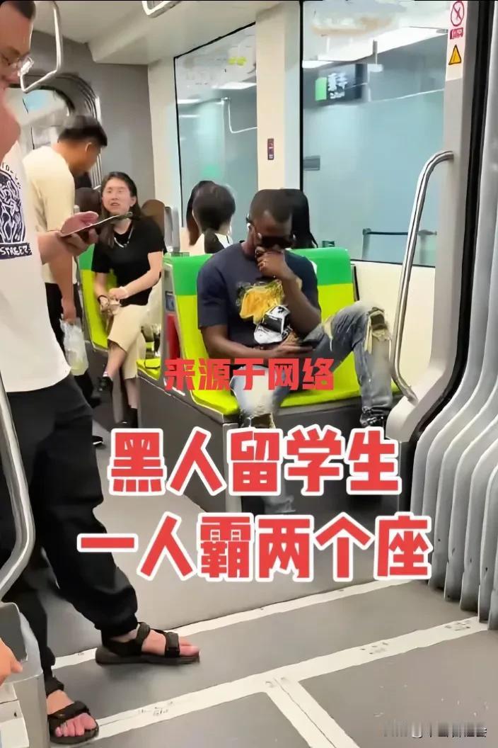 碰到这种情况真是敢怒不敢言啊！毕竟人家可是“外国友人”？即使是做出没素质的行