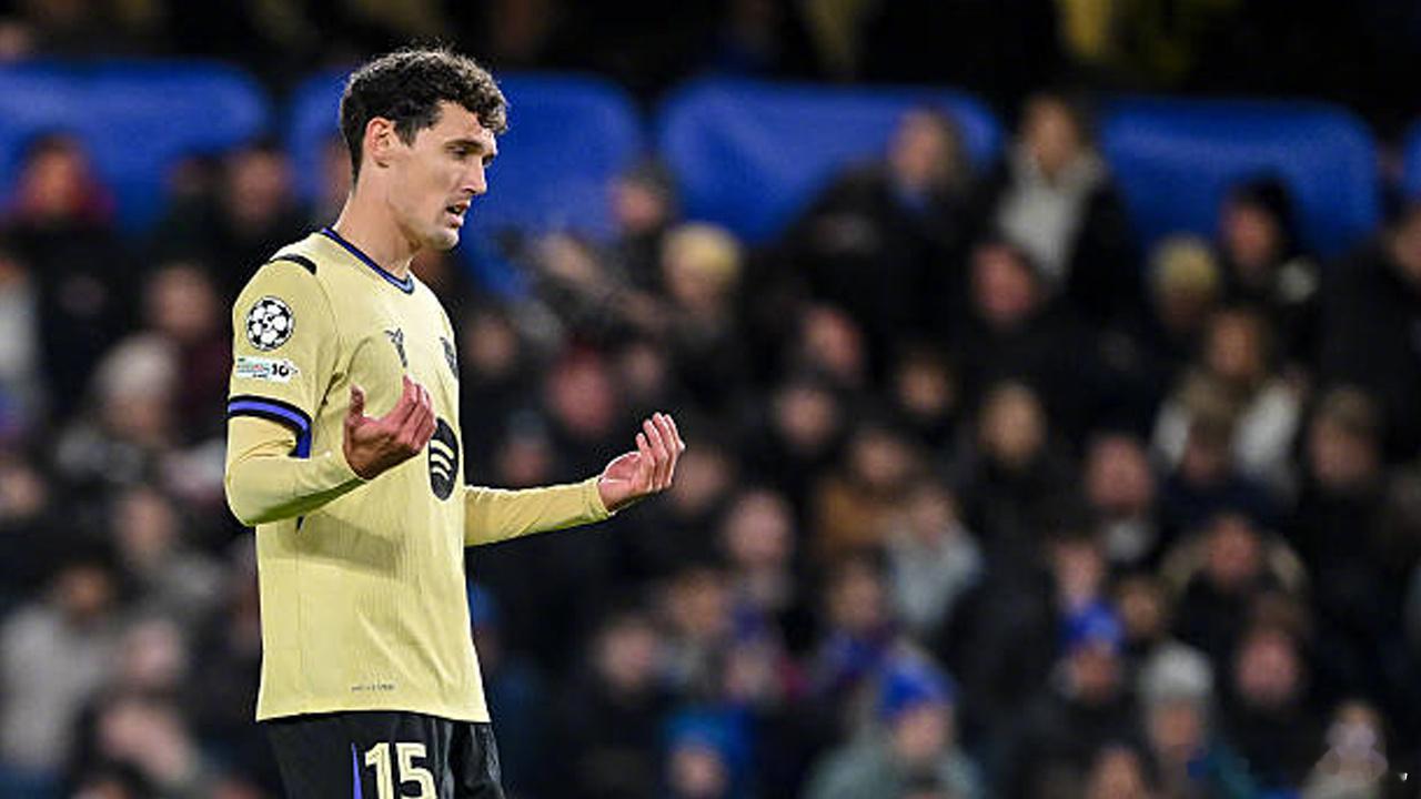 【出场率挂钩的奖金】《马卡报》：巴萨向克里斯滕森提出了最终的续约报价：年薪减半，