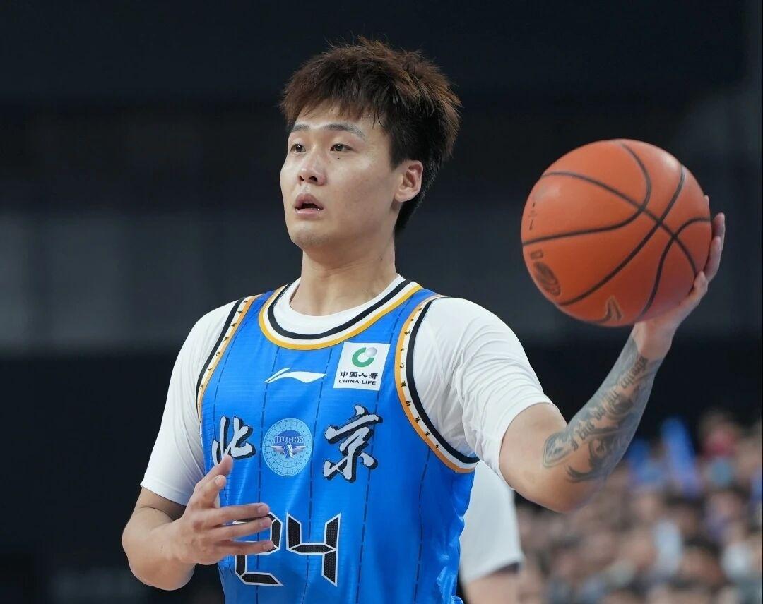 首钢官方发文辟谣赵睿租借传闻，球员本人表态坚守球队此前网上流传着赵睿将以租