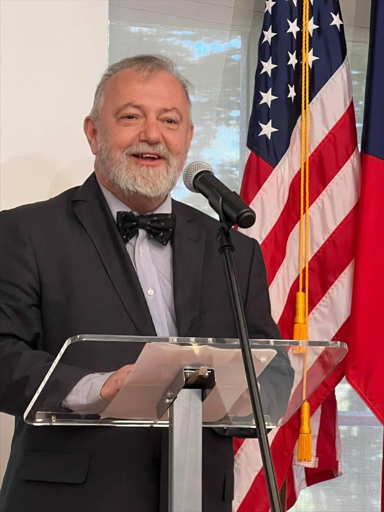 急了，捷克喊话中国当地时间1月15日，捷克新任总理巴比什的国家安全顾问克莫尼