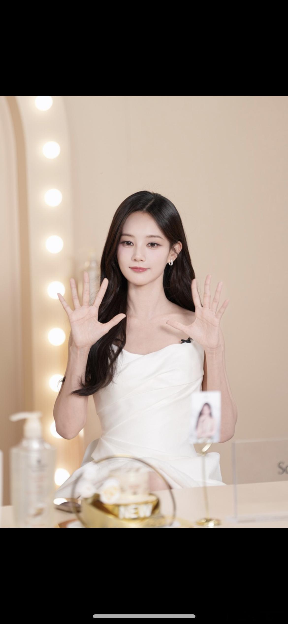 说保养得好的女艺人怎么没有人提名李一桐，每次看到她的活动照都感慨，35了状态跟2