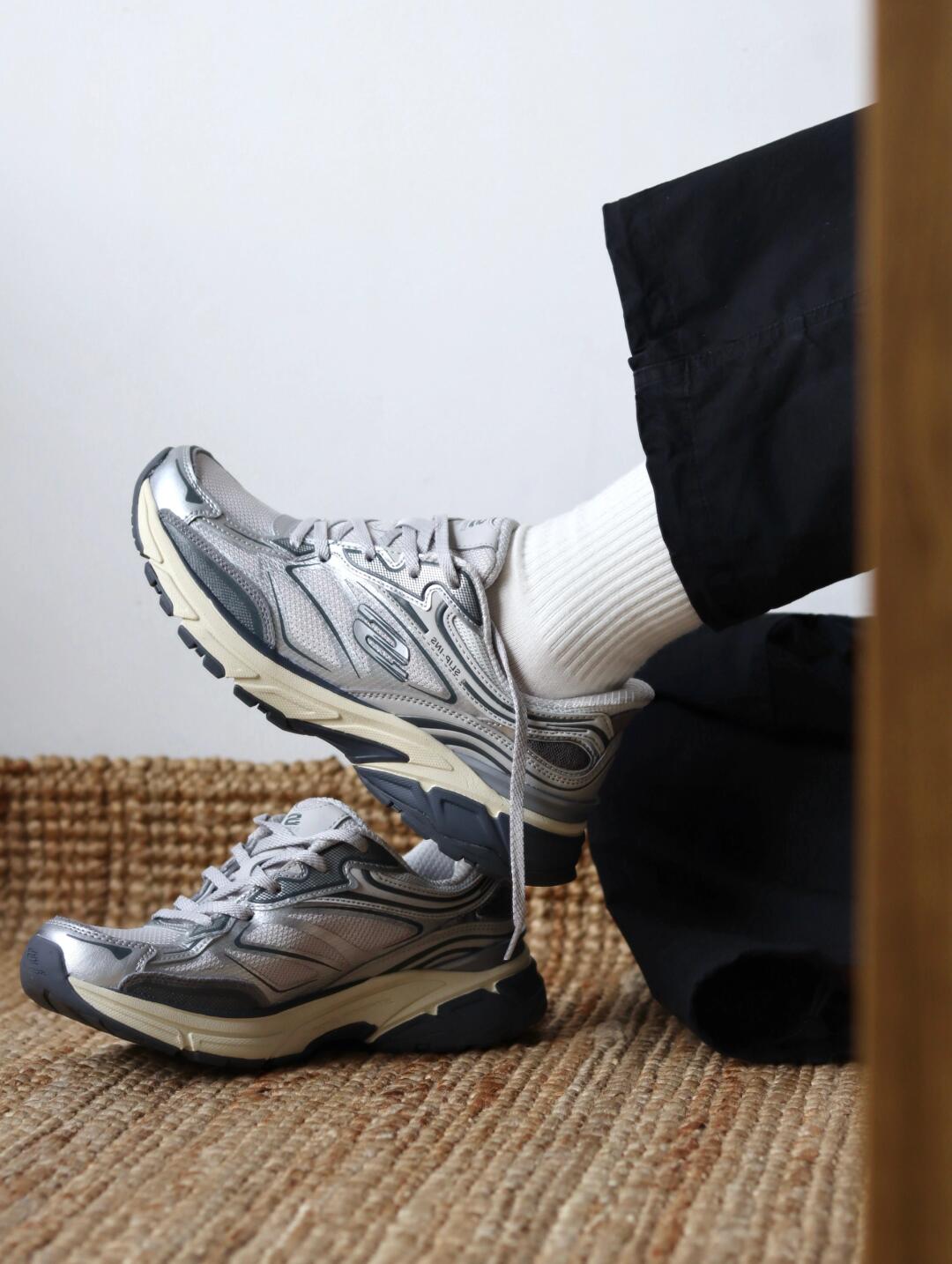 𝒂𝒍𝒍𝒈𝒓𝒆𝒚｜灰常心动的斯凯奇银翼鞋👟