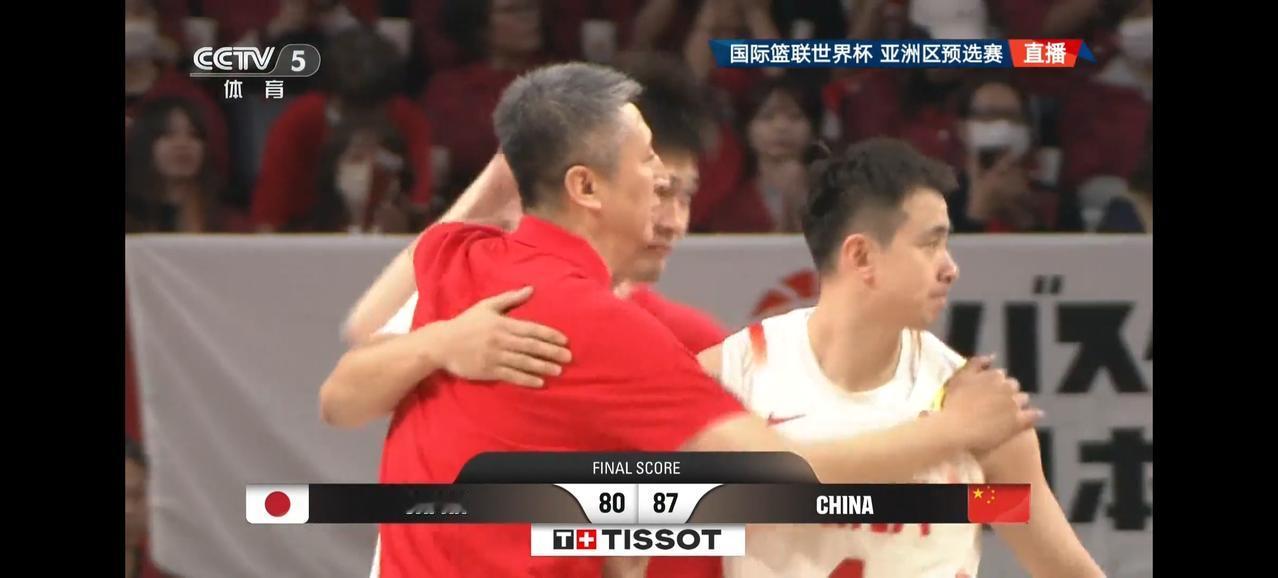 中国男篮牛逼！在上半场落后日本十几分的情况下，下半场惊天大逆转，以87比80客场