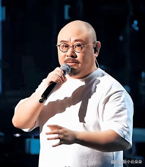 在《山歌万里》线上音乐会上，刀郎正面回应网传的“刀家班”“刀郎门徒”说法，明确表