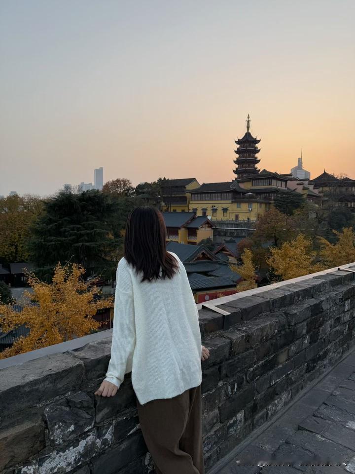 现在的年轻人可真的不能催婚。37岁的表妹是舅家独生女，1.65米的个子，长相