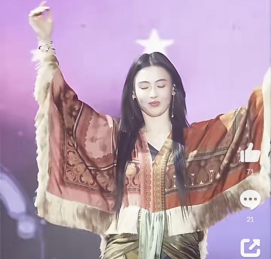 张柏芝，冲上热搜8月18日下午，张柏芝冲上热搜，演唱会现场的造型一经曝光，