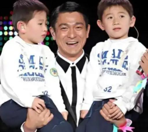 2011年，刘德华与朱丽倩苦苦备孕三年颗粒无收，走投无路之下，夫妻二人决定尝试