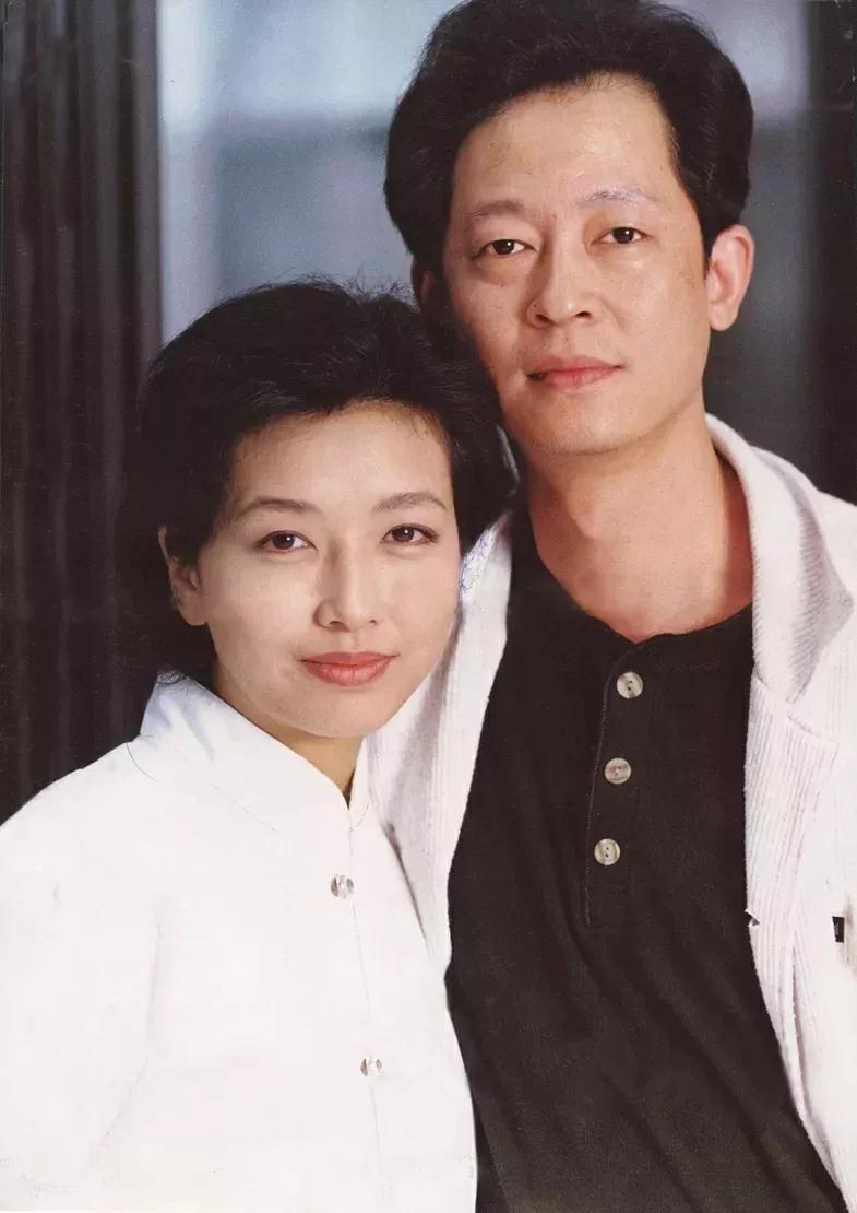 江珊的女儿高亦心，亲生父亲是高曙光，不是王志文，喊王志文爸爸，是孩子发自内心的认