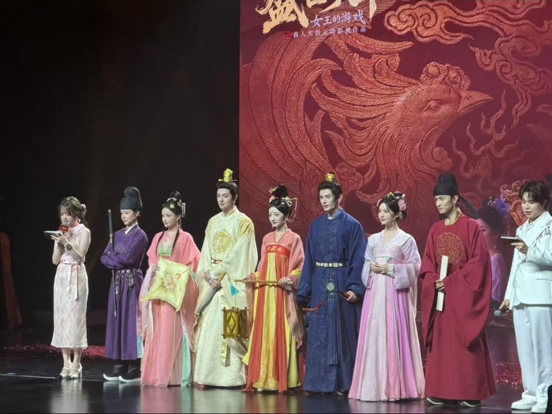 以后内娱古装剧宣都学起来好嘛，盛世天下穿着戏服剧宣，梦回步步惊心早期的剧宣