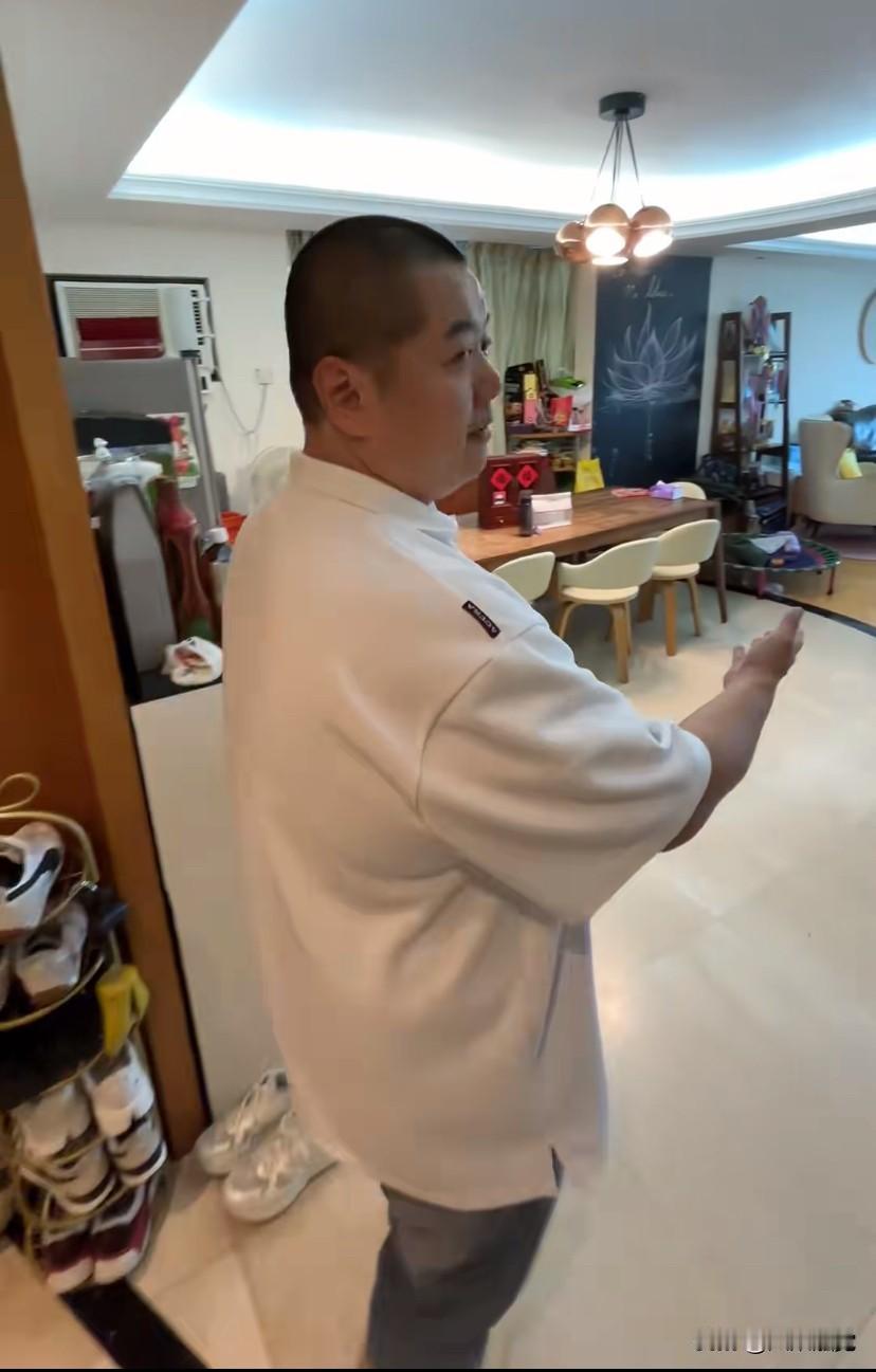 走进香港明星林子聪的千万豪宅，看见墙上装的那种窗式空调，感觉那是儿、九十年代才有