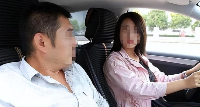 震惊！2018年江苏，一驾校男教练单独给女学员加练。学车休息之余，两人在车上发生