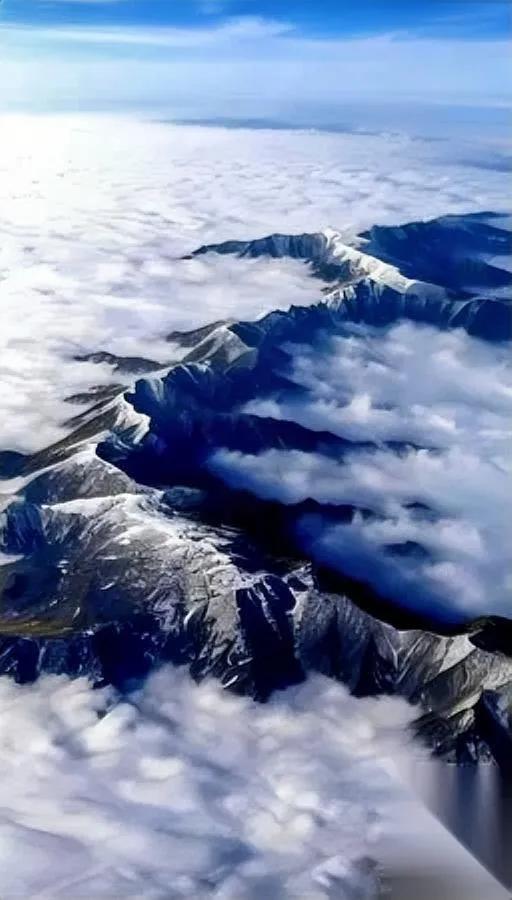 我以前觉得“龙脉”是老人瞎唠的神话……直到上周飞西安，扒着舷窗往下看那一眼——