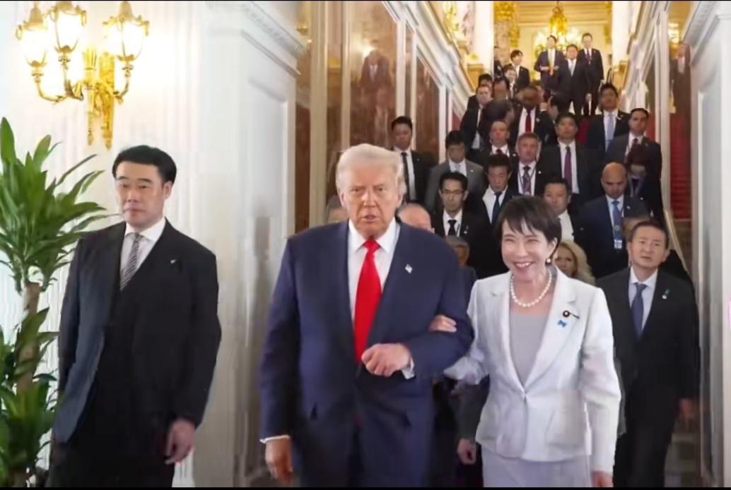 奇耻大辱,近日特朗普访问日本,与日本首相亲密引发关注,一国首相怎么能够这样子?国