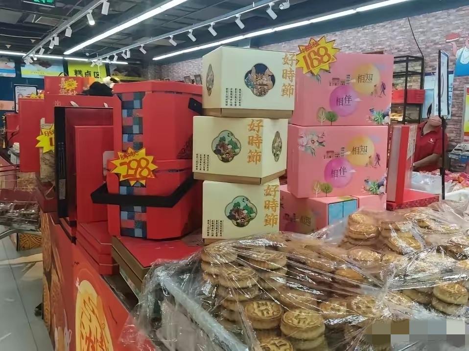 谁跟我一样，中秋当天忍住没买月饼，就等着今天捡漏？结果一大早冲去超市傻眼了——昨