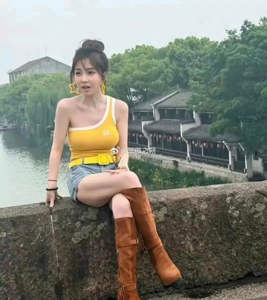 冯提莫35岁了，还在坚持室外直播，还有人记得这个曾经的大网红吗？