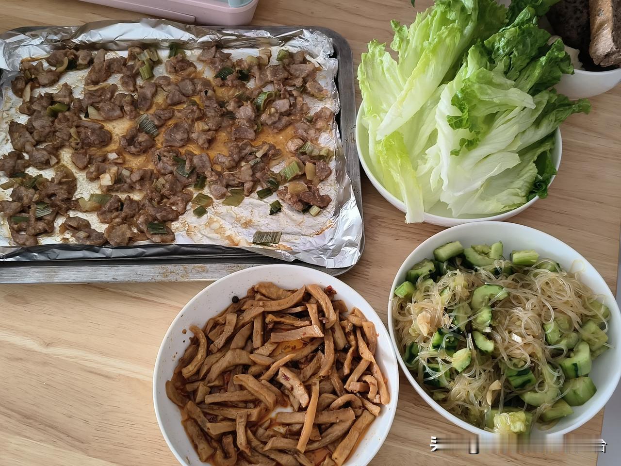 周末遇上大风天，出门是不可能了，那就宅家简单做顿饭，治愈一下被风吹乱的心情。