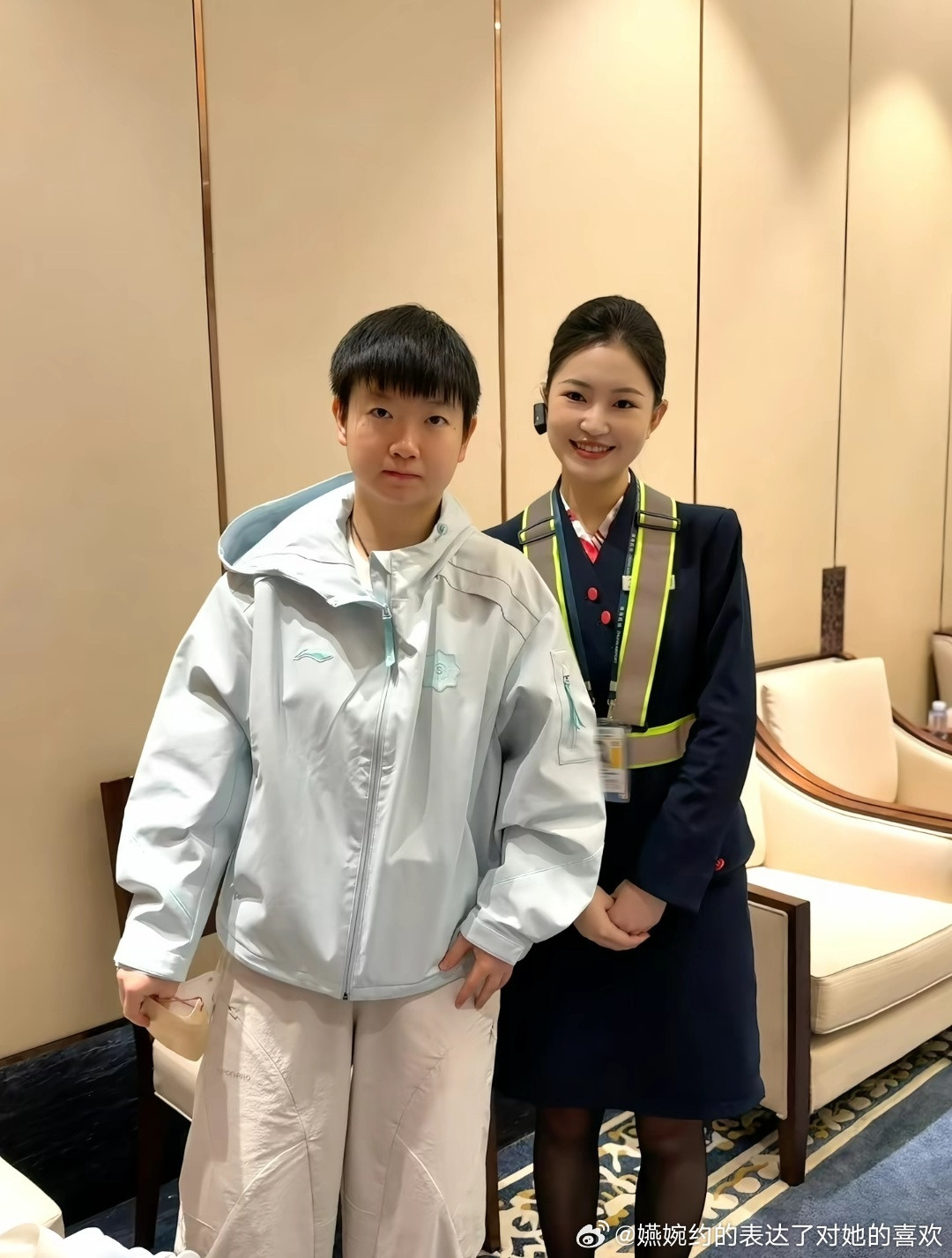 孙颖莎的蓝色小外套好漂亮呀孙颖莎