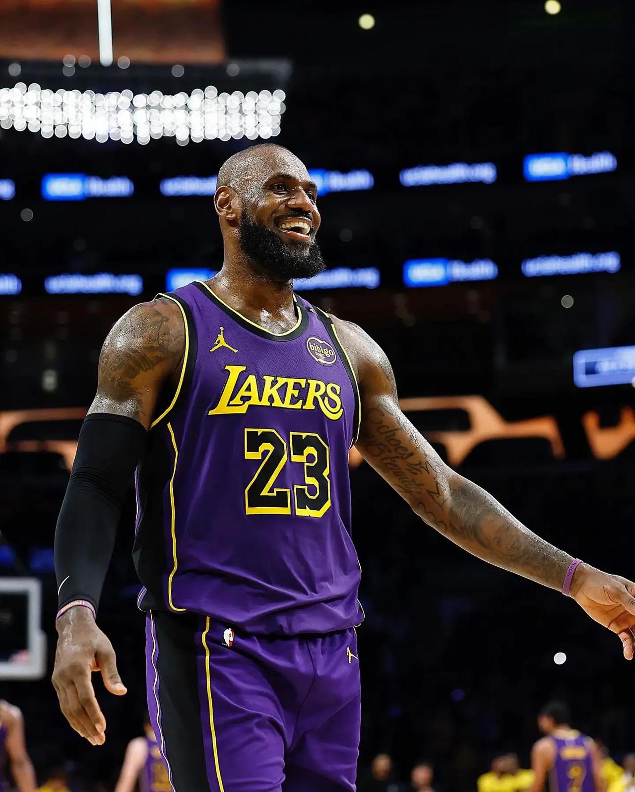 东契奇累了，后二节10投2中，小里弗斯也是累了，最后三个三分也没中，为何湖人还能