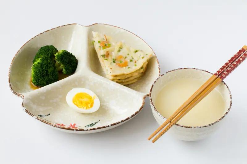 有助于长寿的习惯多贴合科学养生与身心平衡，核心是作息规律不熬夜，保证充足睡眠，让