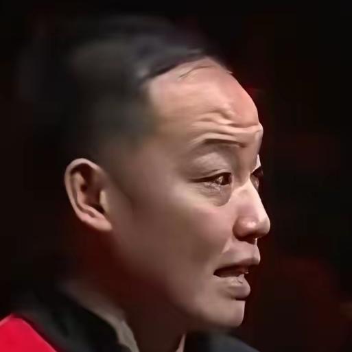 照片里这小伙叫任浩，95年的，现在是王曼昱的主管教练。这次中国大满贯，全程给曼昱
