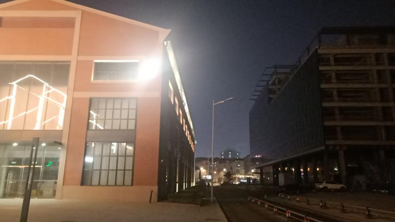 看看青岛四方周边的夜景美不美！一片充满和谐、幸福、温馨的景象。请友友们评论区