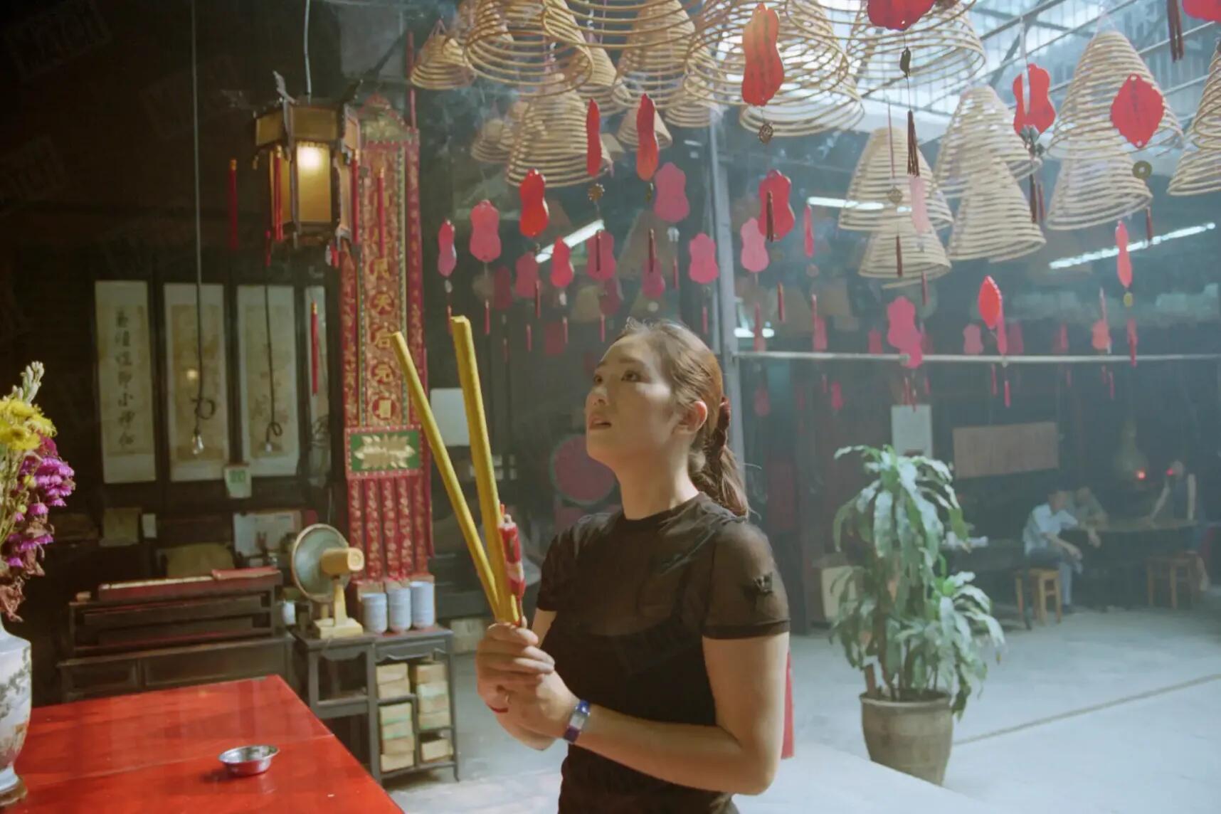 1999年夏天摄影师JacquesLange跟拍巩俐在香港的一天​​​