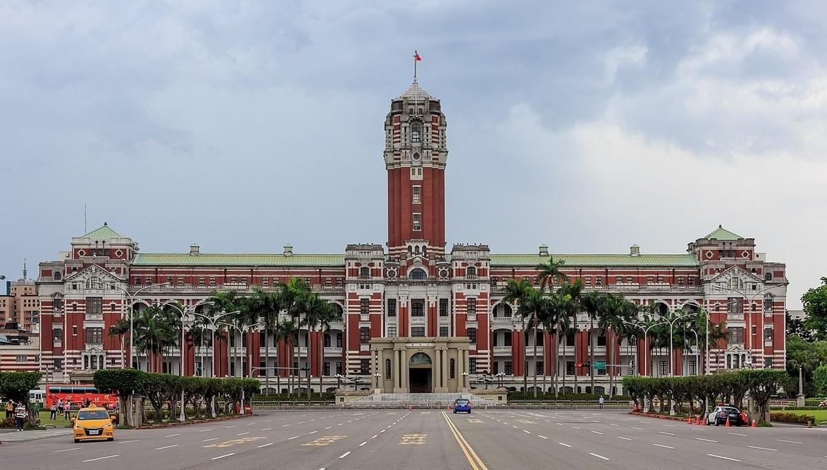 台北市市长蒋万安曾宣称，如果大陆继续在台海进行军机绕台和军演台北市市长蒋万安曾宣