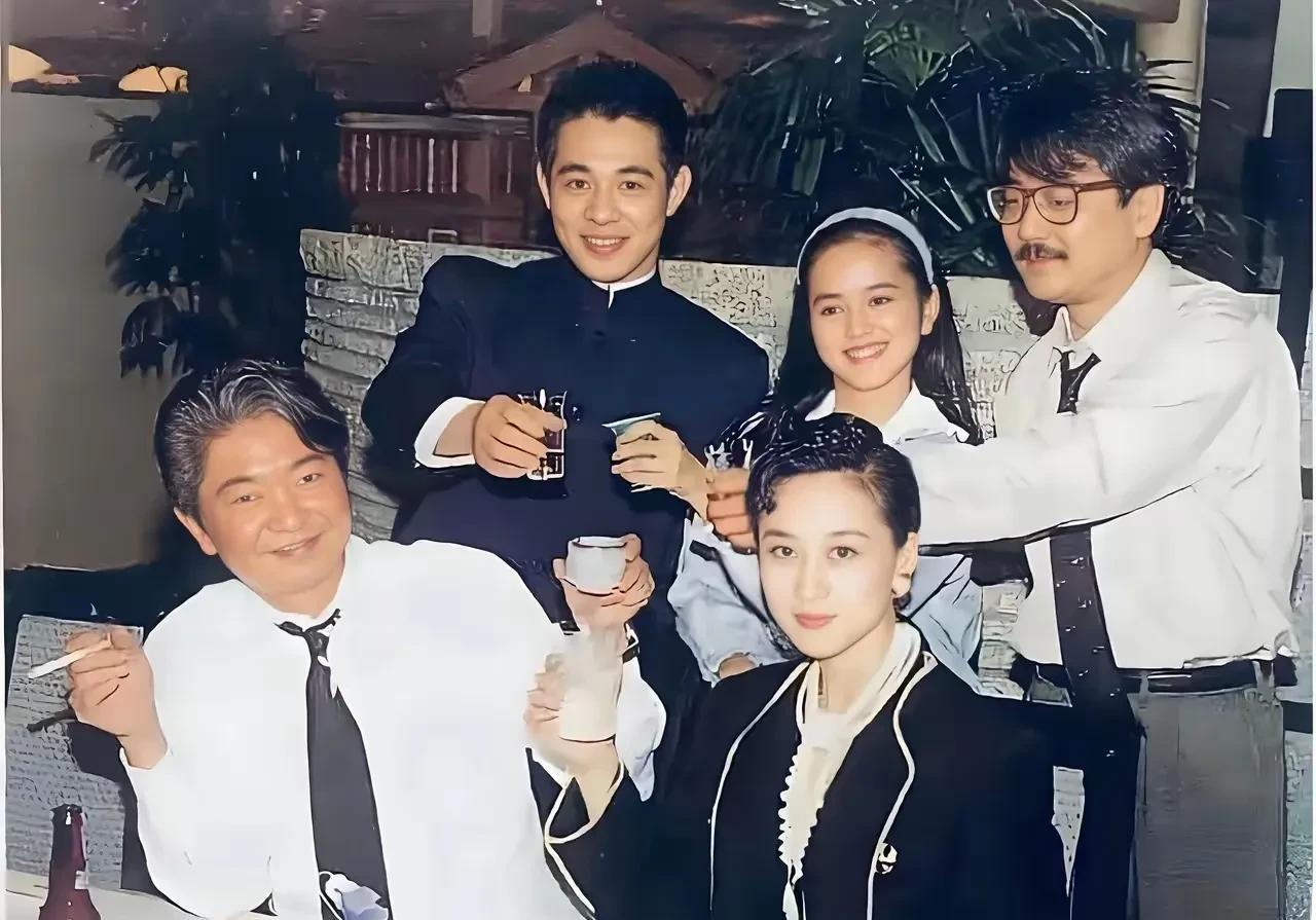 杰哥年轻的时候真是帅气，留着短发那种精气神，现代人真的没法比，怪不得会成为功夫皇