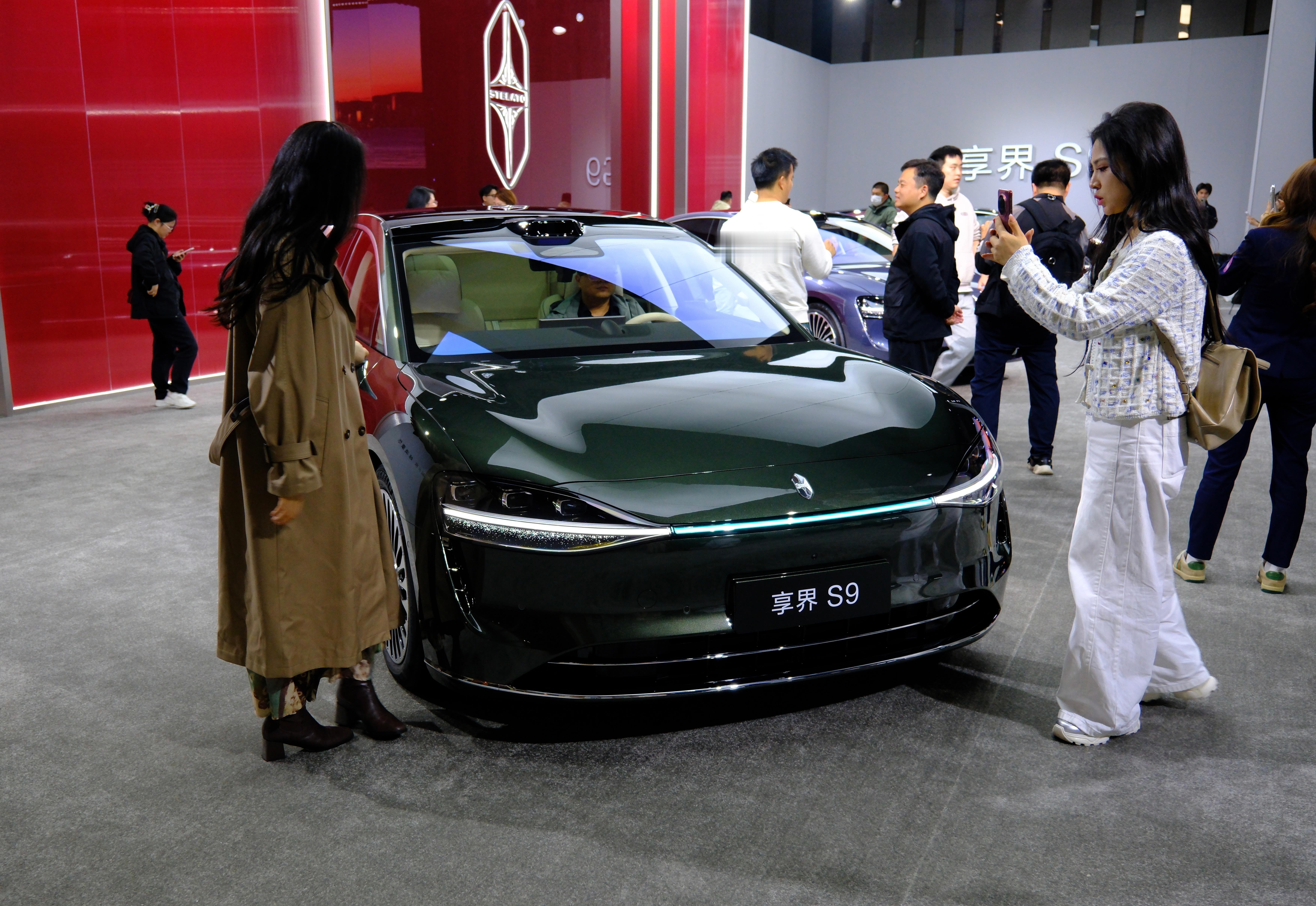 绿色的C级高端豪华轿车，享界S9能提供绿色太难得了，开出去绝对个性。看实车，很好