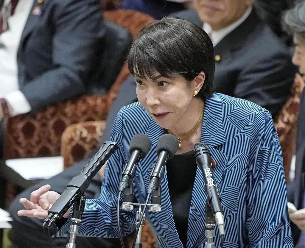 服软了！据多方消息证实，在中方针对日本高市政府涉华不当言论密集反制之际，作为发