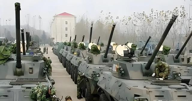 台湾前陆军副司令在接受赵少康采访的时候说：日本自卫队的武器和战斗力和大多数国家比