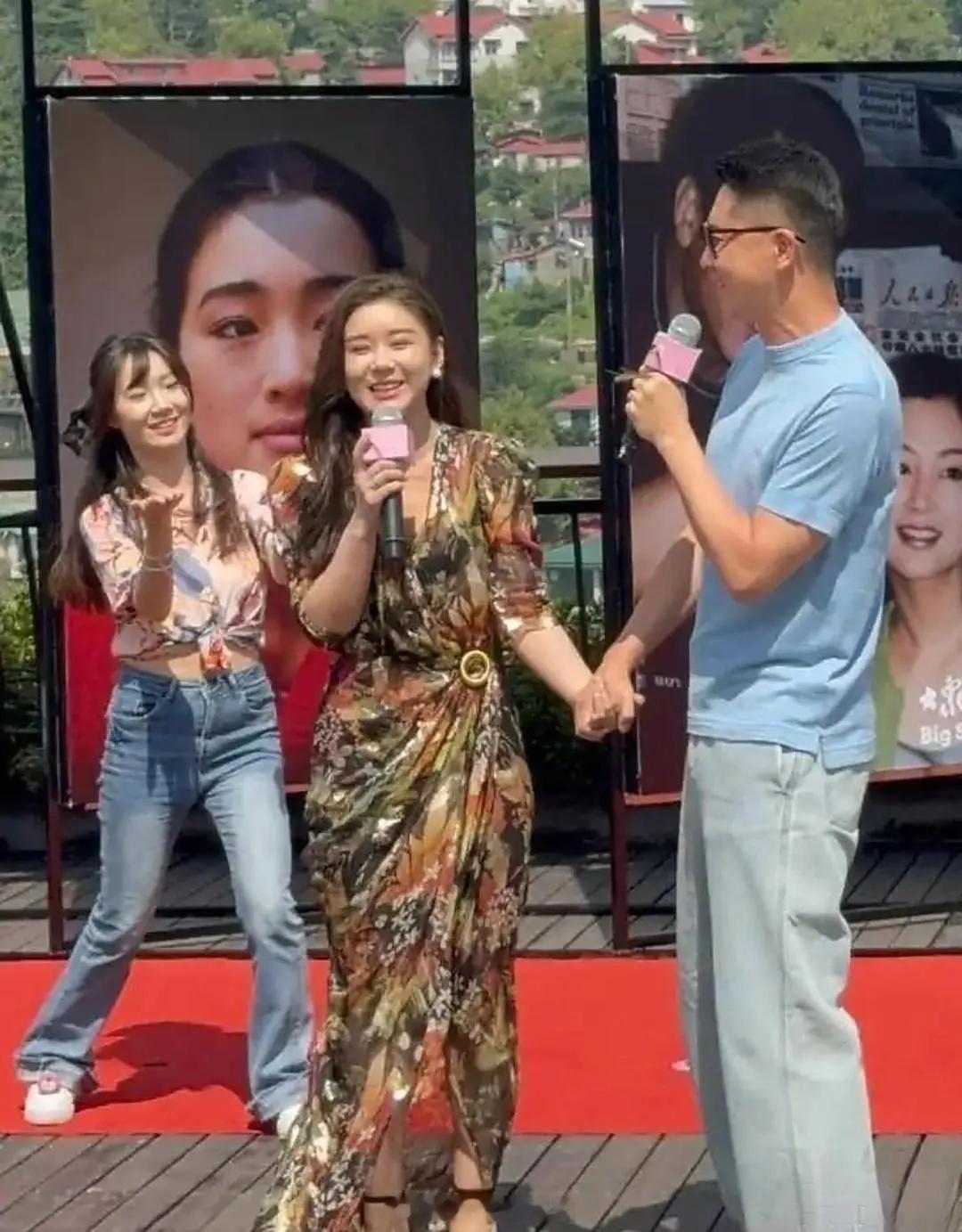 王雷和老婆李小萌在庐山被拍到，俩人一路撒狗粮。李小萌个子不算高，身材圆润了不少，