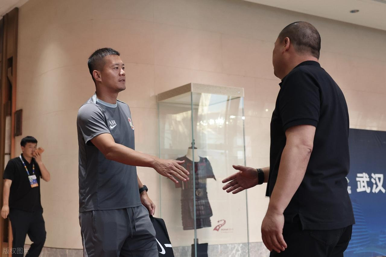 黄博文武汉三镇2:2青岛西海岸打出这个比分都来气黄指导被气笑了的一场​