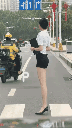职场丽人，街头回头率超高