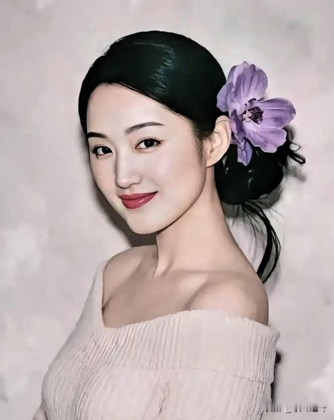 我问我朋友，杨钰莹为什么能再次翻红我朋友白了我一眼，随后一句话点醒了我朋