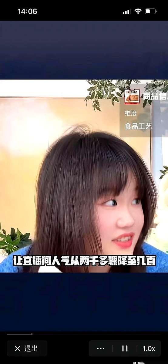 几百个人看直播，眼看着要冷场了。“咣”一声，一个嘉年华直接砸了进来。送礼的