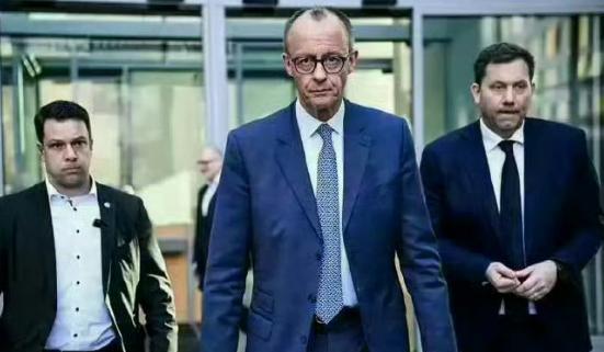 德国总理默茨拟数周内访华。他谈及对华政策时说，德国将尽可能地在气候等领域寻求合